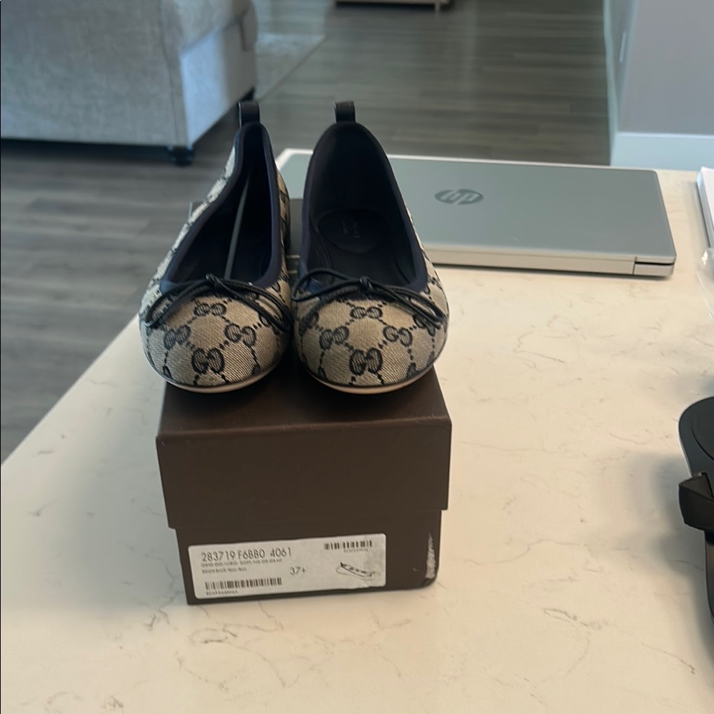 Gucci Cream and Black Flats with Monogram Design